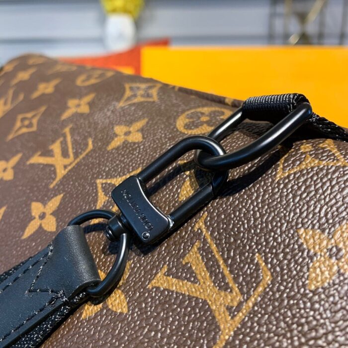 Louis Vuitton Avenue Sling Bag in Monogram Canvas for Men, Men’s Crossbody Bag, 12.2in/31cm, LV - Image 8